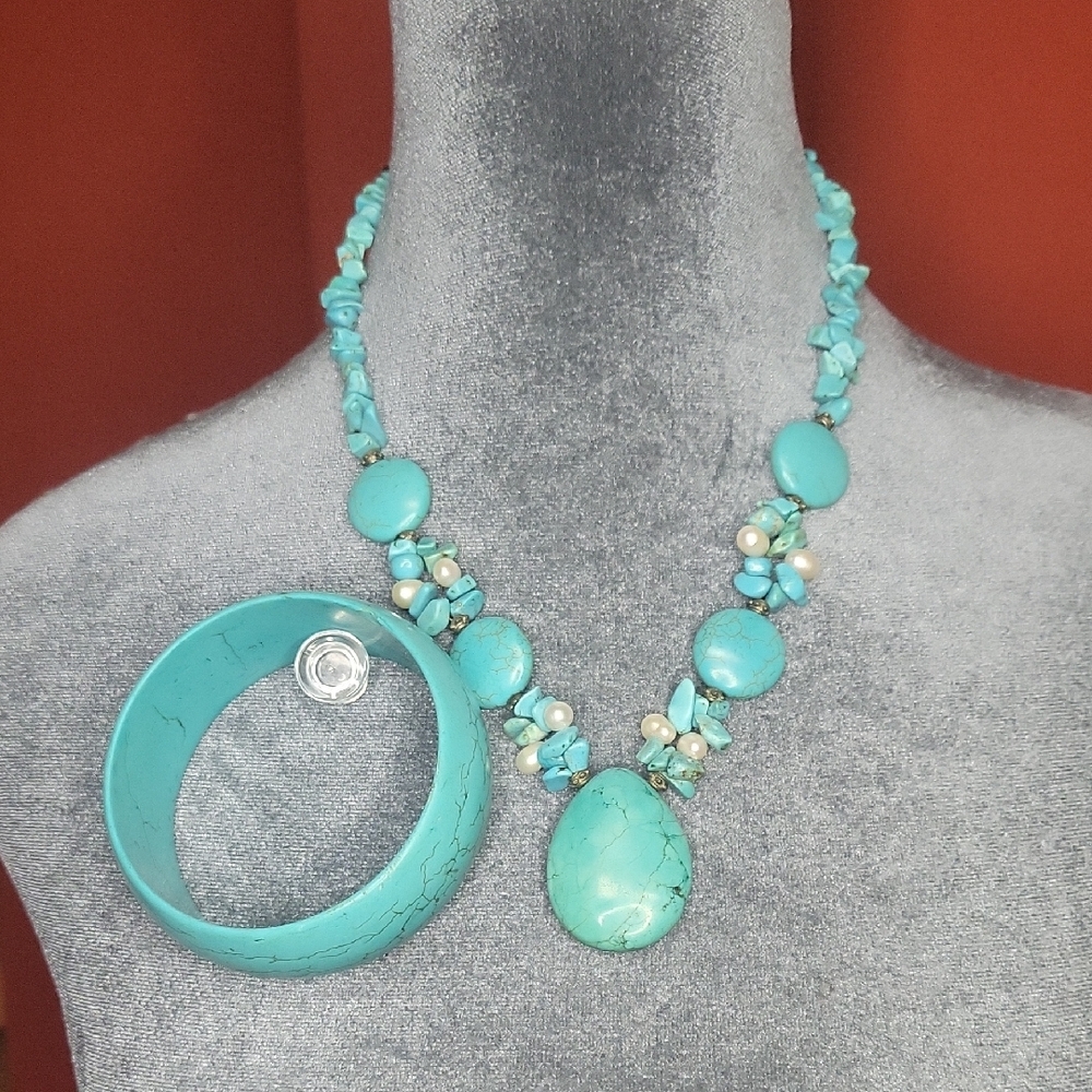 Turquoise Beaded Necklace and Bracelet Set